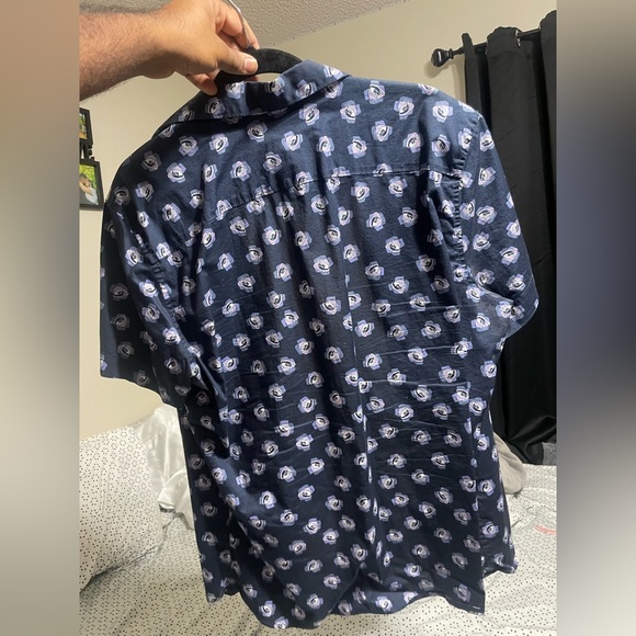 Large perry Ellis shirt with flower design it’s a dark blue shirt - Picture 2 of 3